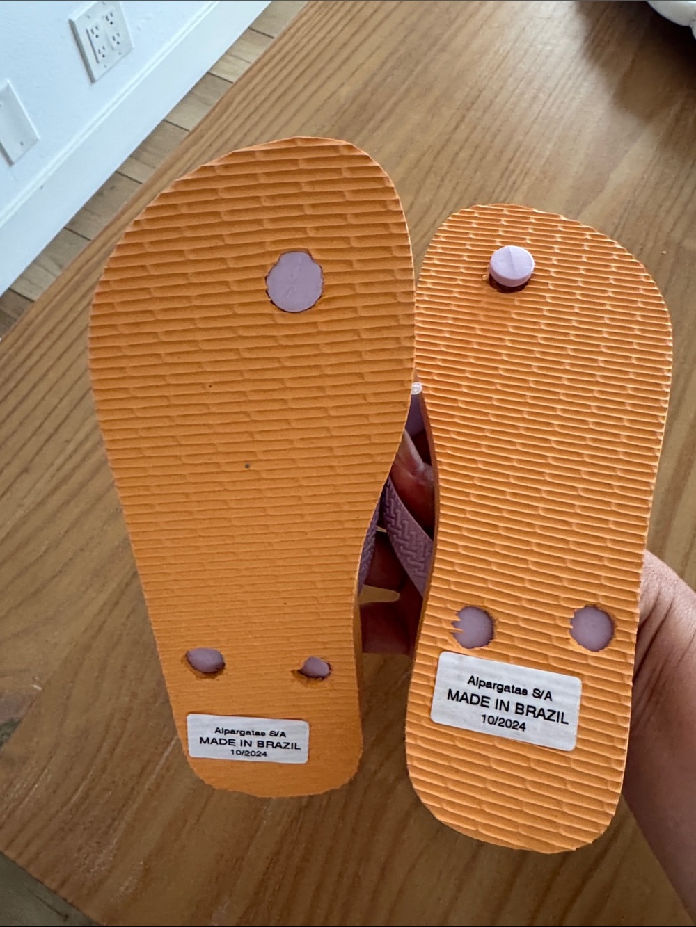 Girls Havaianas Pastel Tie-Dye Flip Flops - Lavender Straps - Picture 6 of 7